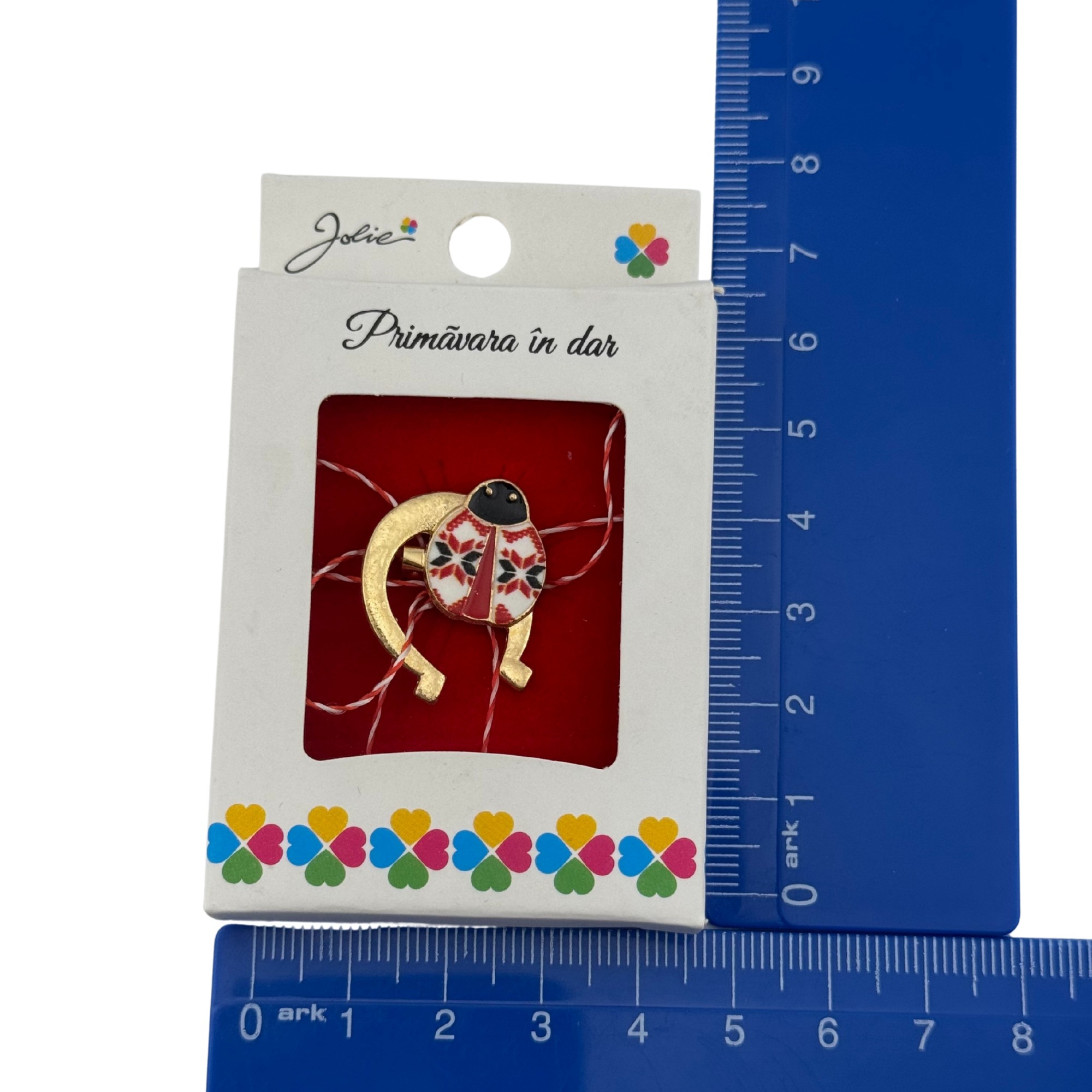 Martisor Brosa Mica in Cutie, Jolie, Dimensiune Brosa 2.5-3cm, Material Metal, Model Potcoava cu Buburuza Traditionala