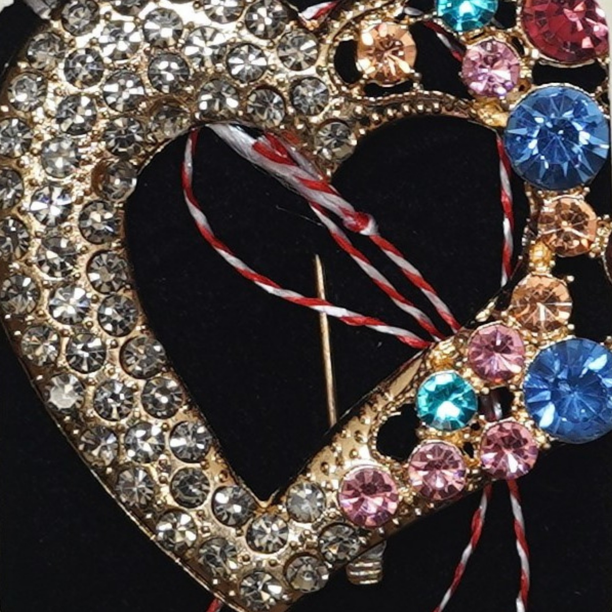 Martisor Brosa Medie, Jolie, Multicolora, Dimensiune Brosa 5 cm, Material Metal, Model Inima