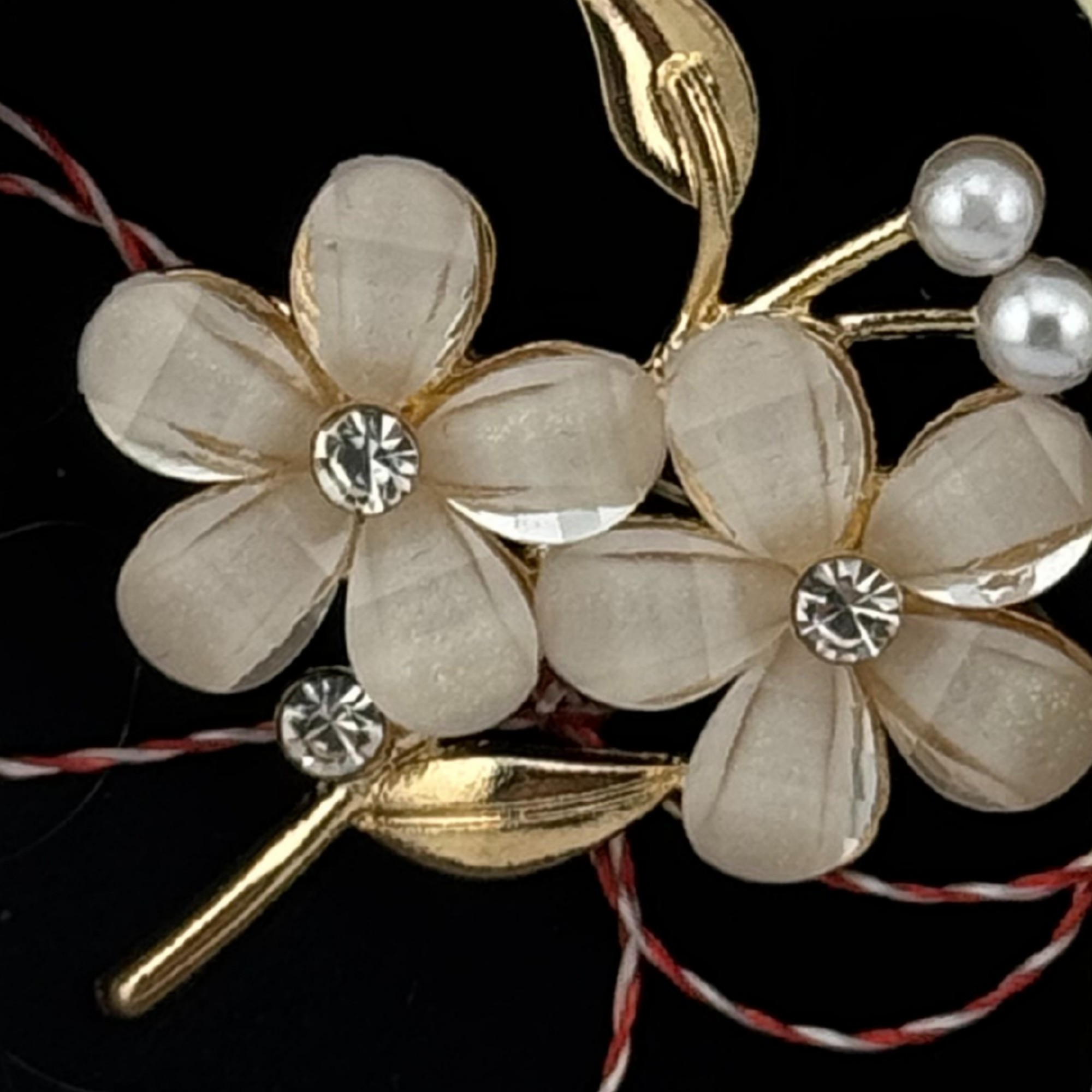 Martisor Brosa Medie, Jolie, Multicolora, Dimensiune Brosa 5 cm, Material Metal, Model Flori