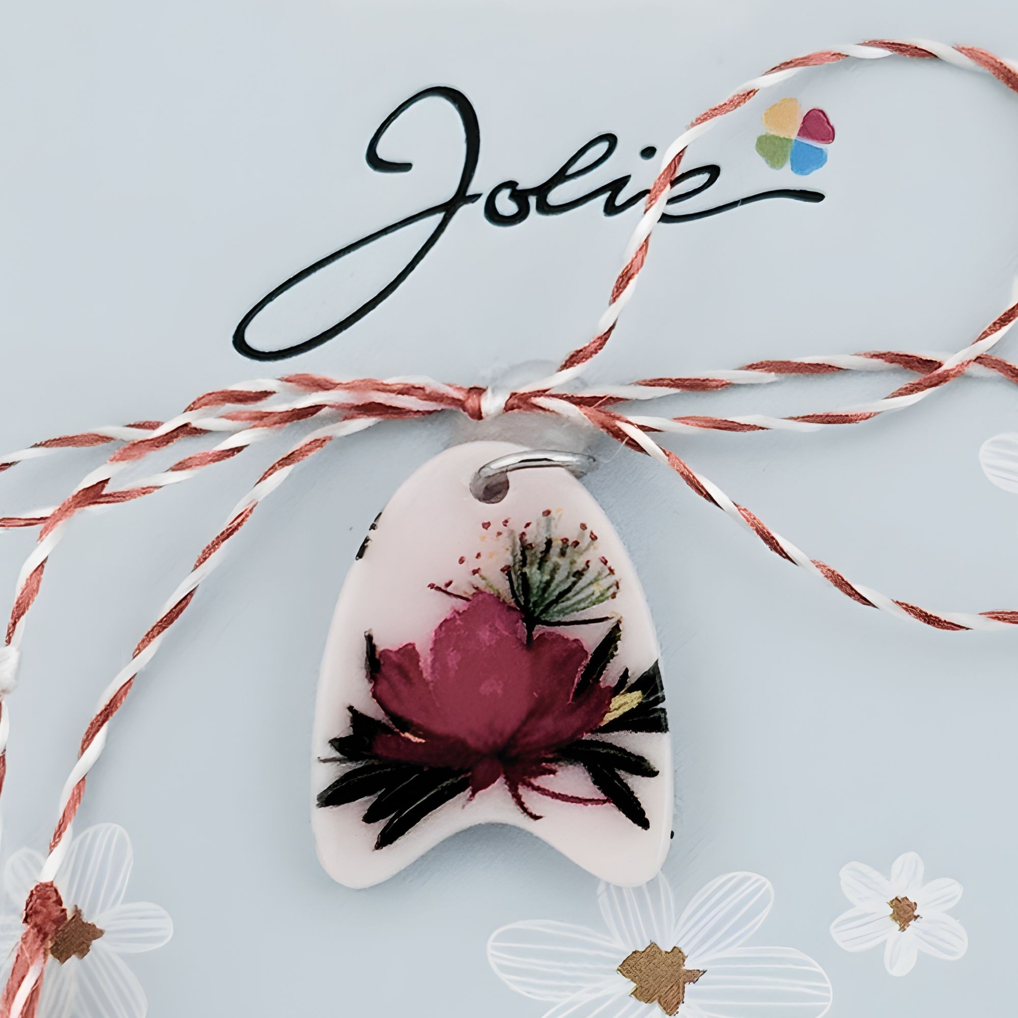 Martisor Traditional din Acril, Jolie, Model Floare Roz, cu Snur Impletit Alb/Rosu, Pandantiv 2 cm, Rosu/Alb