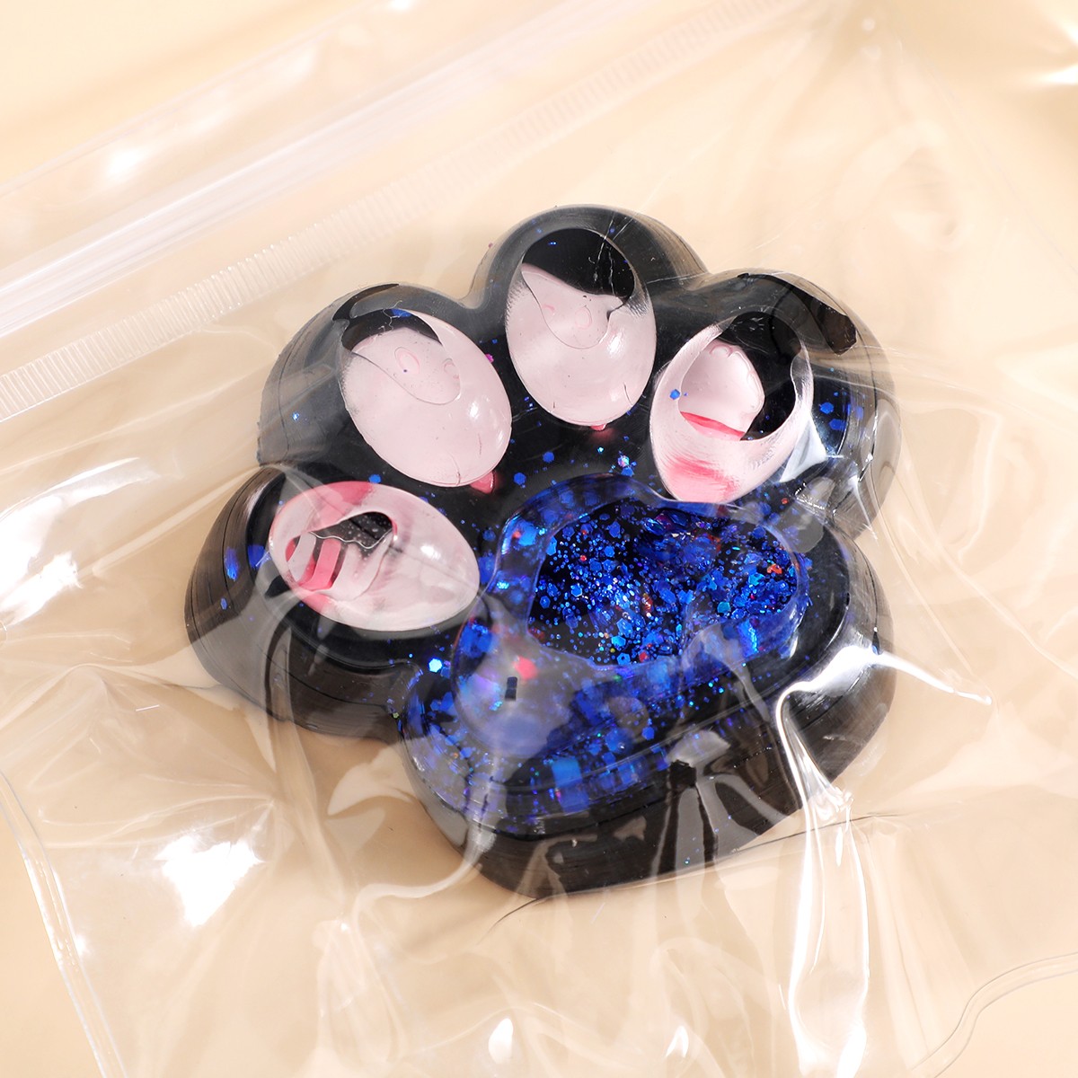 Jucarie Antistres Squishy, Flippy, cu Revenire Lenta, Squeeze Pinch Family, Model Cat Paw, 6.5 x 6 cm, din Tpr, 4-6 Ani, Model 1 Pestisori, Negru cu Insertii