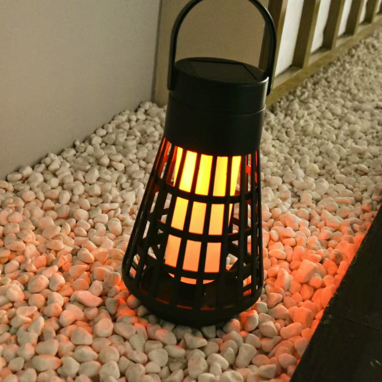 Lampa Solara pentru Gradina, Flippy, Reincarcabila de la Soare, Model Felinar, Portabila cu Picior, Lumina Calda, 12 cm, Negru