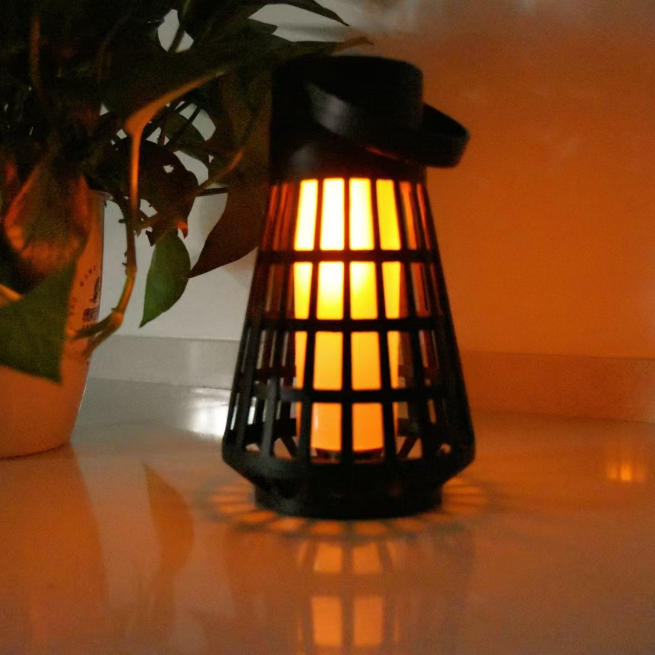 Lampa Solara pentru Gradina, Flippy, Reincarcabila de la Soare, Model Felinar, Portabila cu Picior, Lumina Calda, 12 cm, Negru