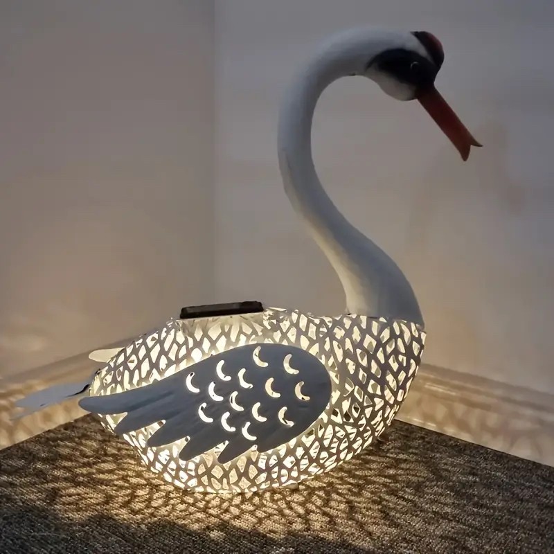 Decoratiune de Gradina cu Lampa solara, Flippy, Model Lebada, Iluminare Led si Incarcare Solara, 39.5 x 35.5 x 14 cm, din Fier, Alb