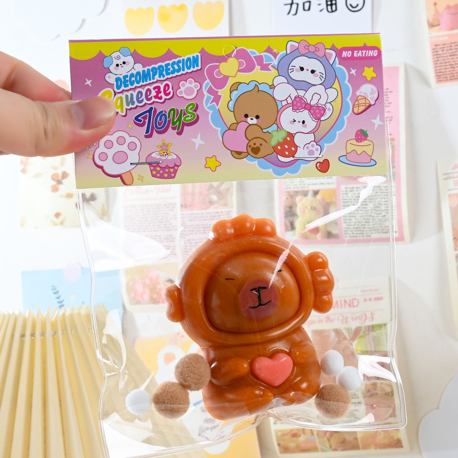 Jucarie Antistres Squishy, Flippy, cu Revenire Lenta, Model Capybara cu Inima, 7.5cmx6.5 cm, din TPR, Ambalaj Transparent, Maro