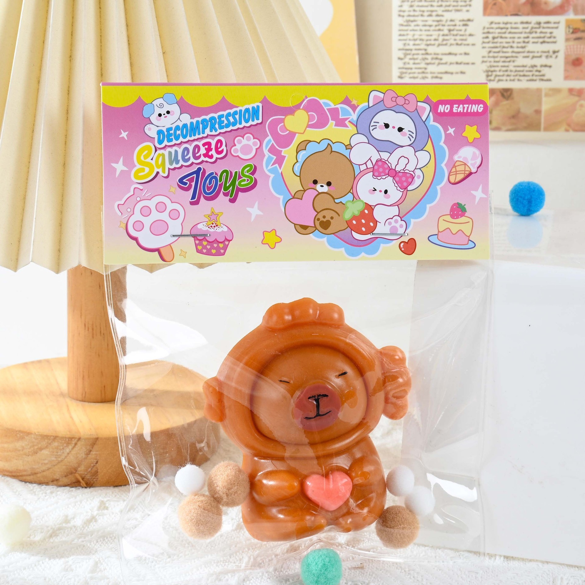 Jucarie Antistres Squishy, Flippy, cu Revenire Lenta, Model Capybara cu Inima, 7.5cmx6.5 cm, din TPR, Ambalaj Transparent, Maro