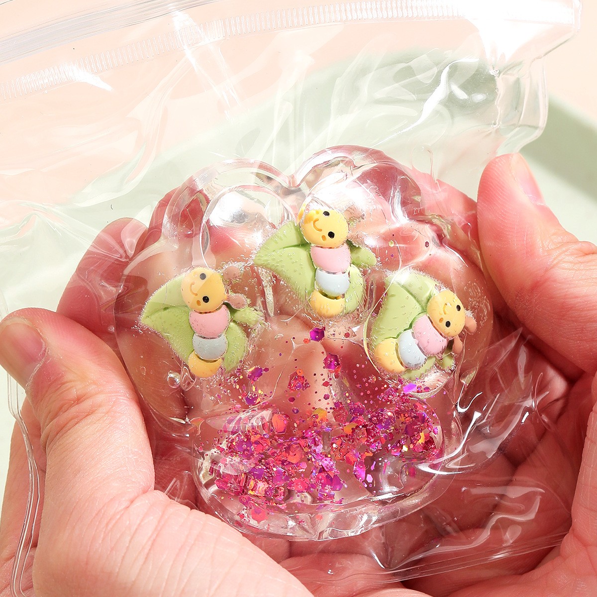 Jucarie Antistres Squishy, Flippy, cu Revenire Lenta, Squeeze Pinch Family, Model Cat Paw, 6.5 x 7 cm, din Tpr, 4-6 Ani, Model 7 Insecte, Transparent