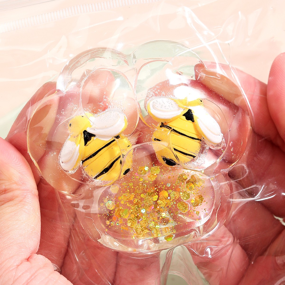 Jucarie Antistres Squishy, Flippy, cu Revenire Lenta, Squeeze Pinch Family, Model Cat Paw, 6.5 x 7 cm, din Tpr, 4-6 Ani, Model 7 Insecte, Transparent