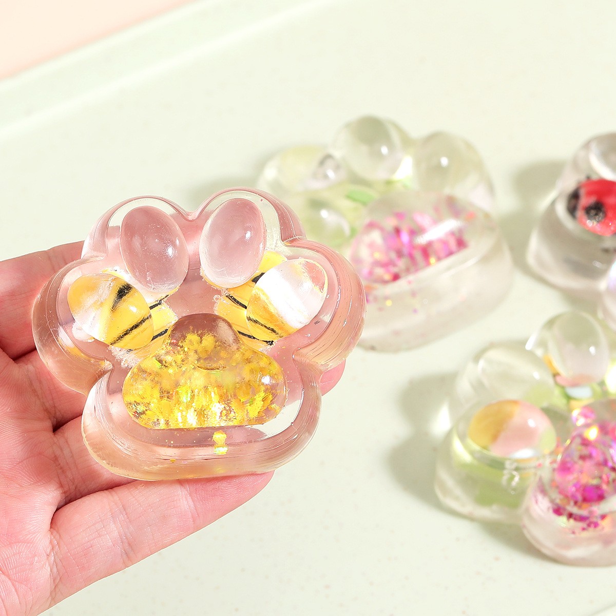 Jucarie Antistres Squishy, Flippy, cu Revenire Lenta, Squeeze Pinch Family, Model Cat Paw, 6.5 x 7 cm, din Tpr, 4-6 Ani, Model 7 Insecte, Transparent