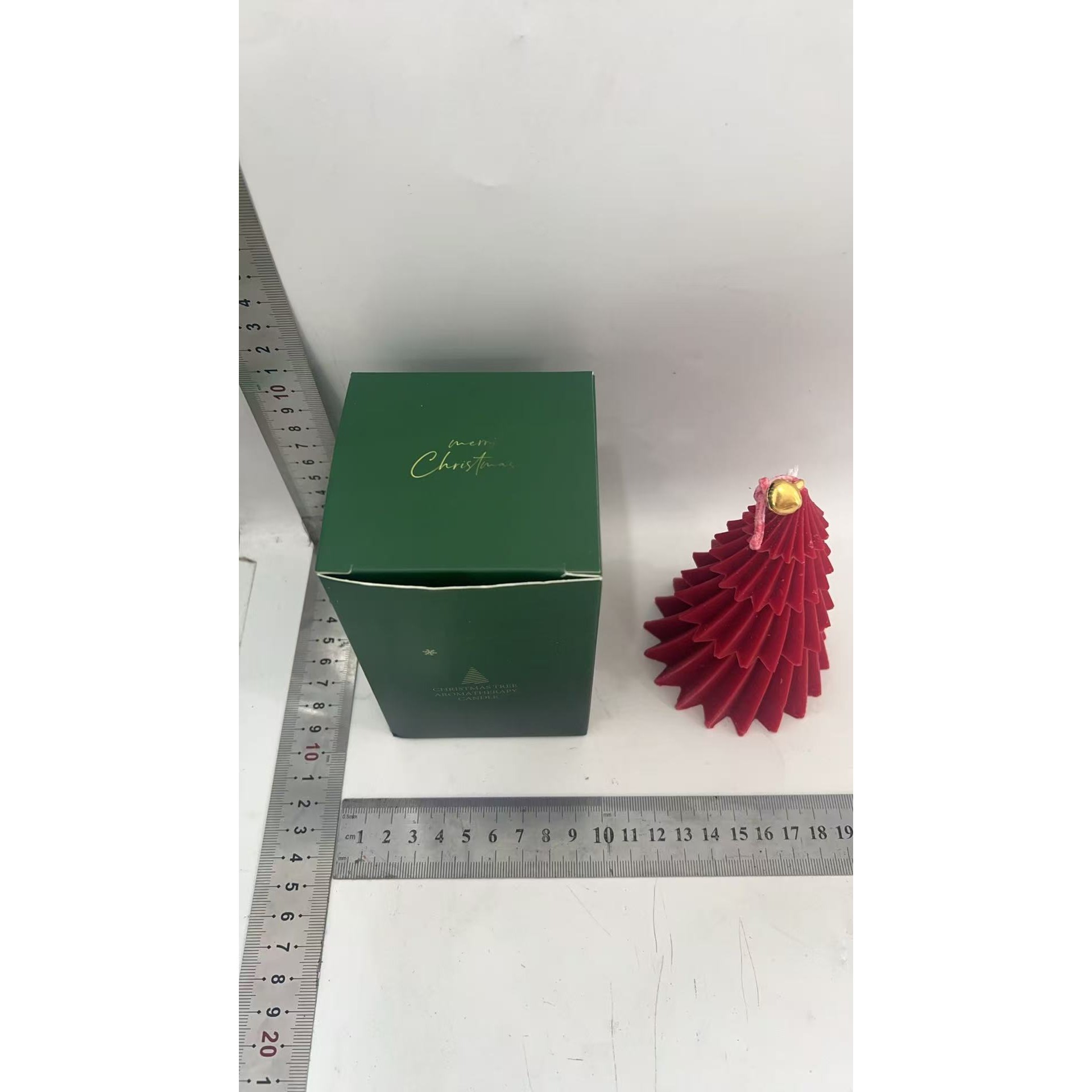 Lumanare de Craciun Parfumata, Flippy, Lumanare Rotativa cu Aromaterapie, Model Brad de Craciun forma Lunga, din Ceara de Soia, 11 x 8 x 8 cm, Rosu