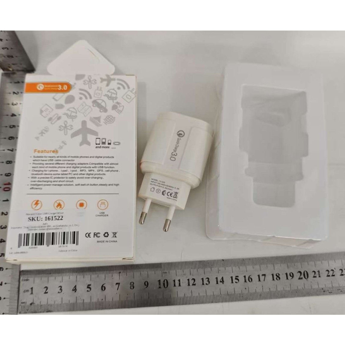 Incarcator Rapid QC3.0, Flippy, 3 Porturi USB, 2.1A, 18W, din ABS, Protectie Supraincalzire, Gama Macarons, Alb
