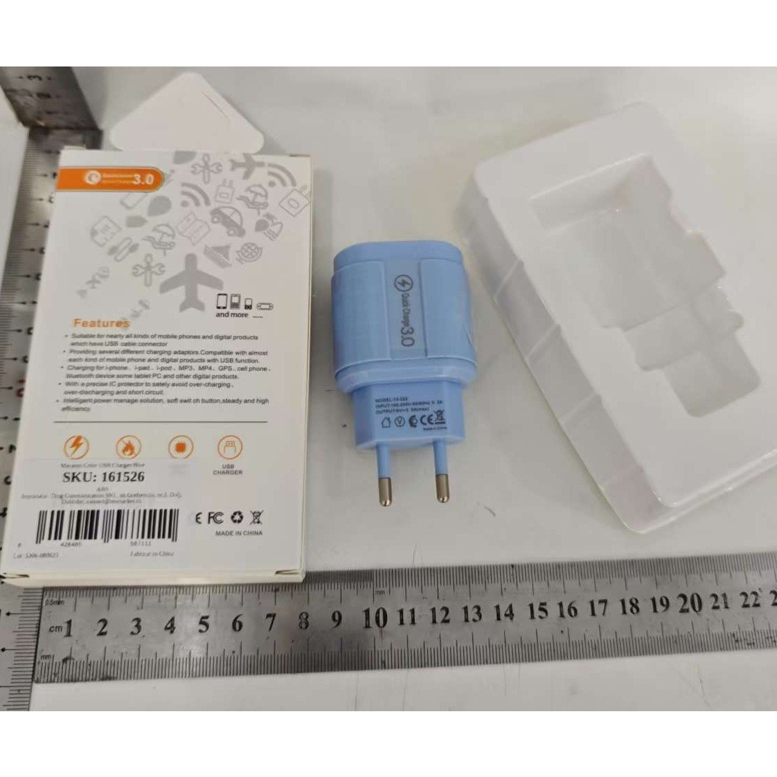 Incarcator Rapid QC3.0, Flippy, 3 Porturi USB, 2.1A, 18W, din ABS, Protectie Supraincalzire, Gama Macarons, Albastru