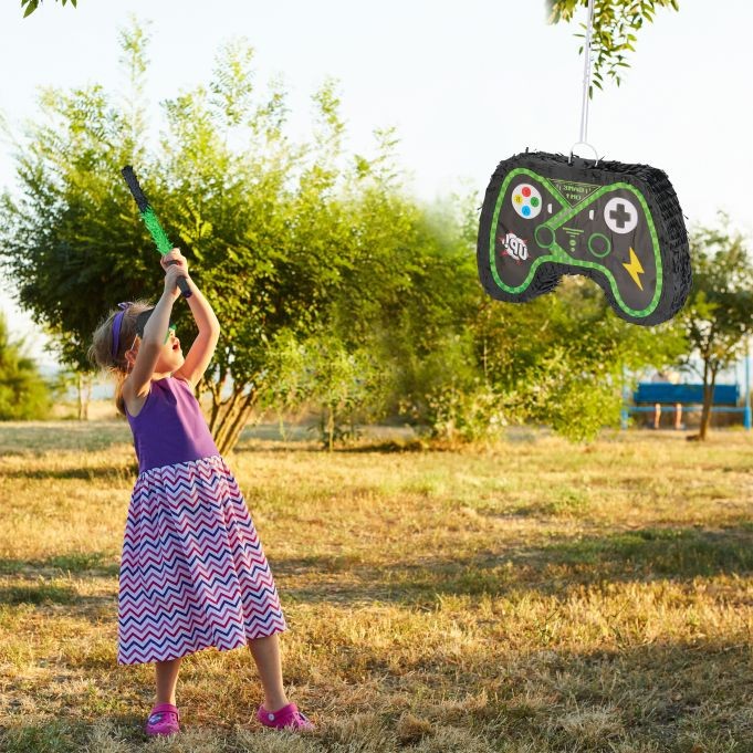 Pinata Controler Gamepad pentru Petrecere, Flippy, din Hartie si Carton, Pinata pentru Petreceri, 42 x 28 x 8 cm, Negru