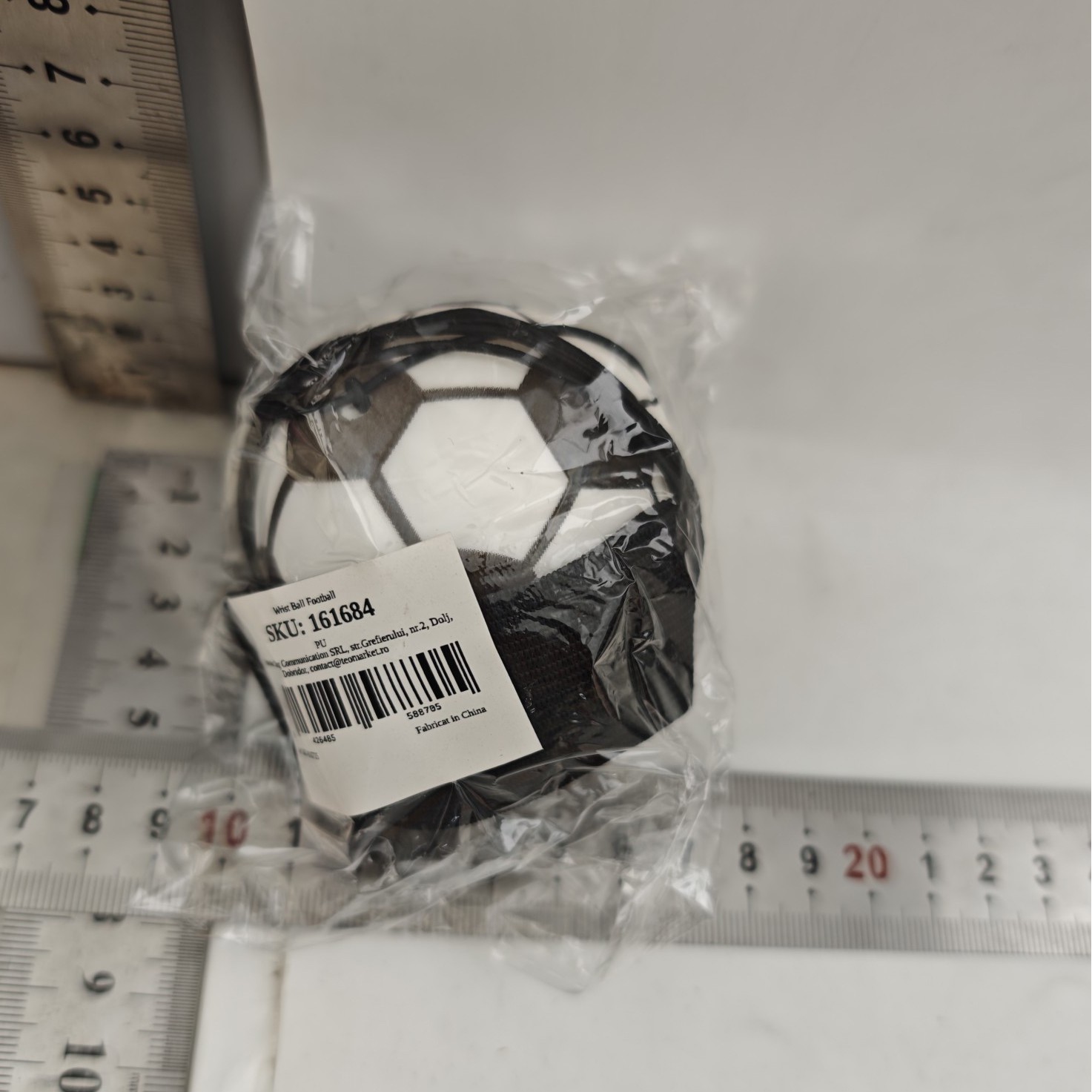 Minge Saltareata Hiperelastica, Flippy, Model Minge de Fotbal cu Fixare de Mana, Space Moon Ball foarte Elastica, Antistress pentru Copii, Diametru 66 mm, Alb Negru