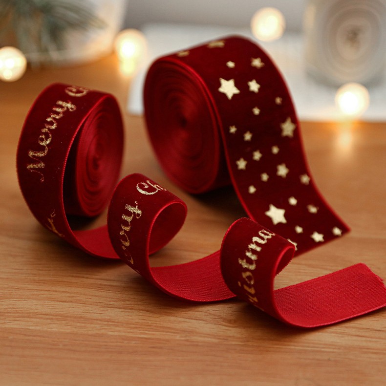Panglica Decorativa de Craciun, Flippy, Panglica din Panza cu aspec de Catifea, Funda Ornament, Model Merry Christmas si Cerbi Aurii, Decor pentru Brad de Craciun, 200 x 2.5 cm, Rosu