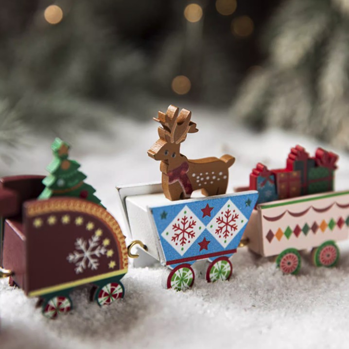 Ornament Decoratiune de Craciun Tren Pictat, Flippy, Tip Ornament Jucarie de Decor pentru Craciun, din Lemn 20 cm, Tren Figurina de Craciun, Multicolor