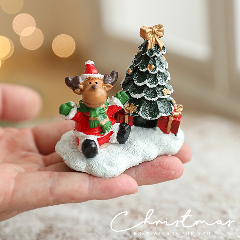 Ornament de Craciun din Rasina pentru Decor, Flippy, Model Ren cu Brad, Decoratiune de Birou pentru Craciun, 6.5 x 6.5 x 4 cm, Rosu Verde