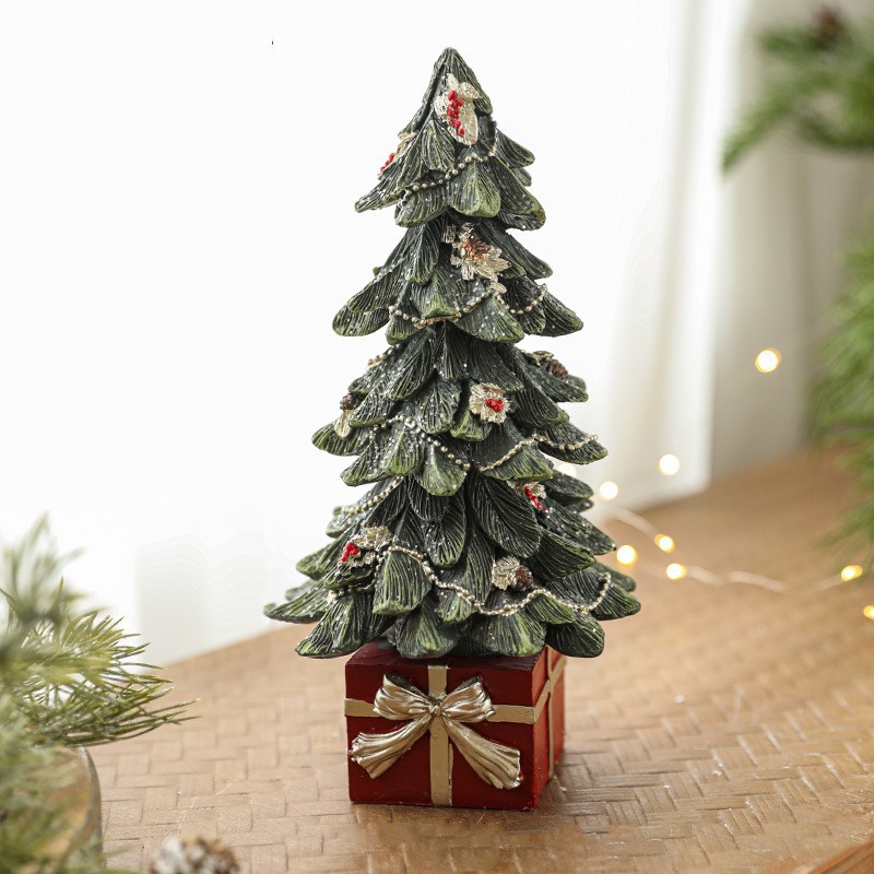 Ornament Decoratiune de Craciun, Flippy, Decoratiune Mica pentru Craciun din Rasina, Model Brad Impodobit cu Cadouri, 26.5 x 13 x 13 cm, Verde