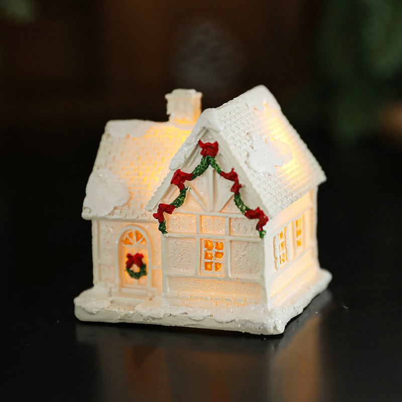 Decoratiune Ornament de Craciun, Flippy, Casuta de Craciun din Rasina, Model Casa Mica Iluminata din Interior, 5.8 x 5.5 x 4.5 cm, Alb