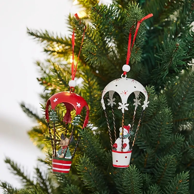 Figurina pentru Brad de Craciun, Flippy, Model Om de Zapada in Balon cu Aer Cald, Ornament pentru Brad, din Metal, 11 x 5.5 x 5.5 cm, Alb