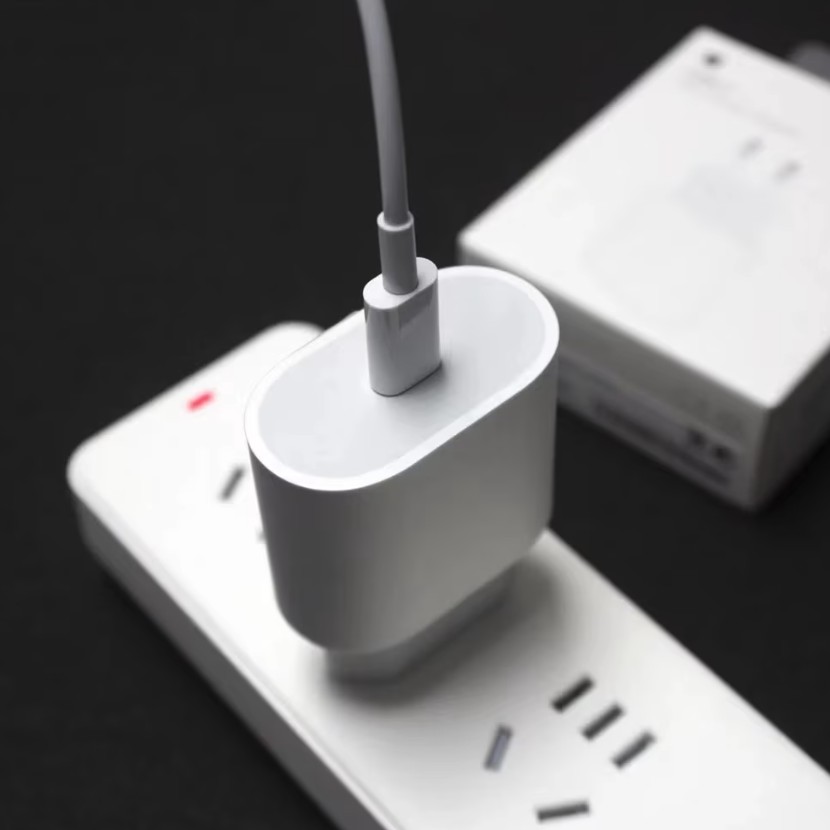 Incarcator Retea Fast Charge, Flippy, Incarcator Standard European PD30W, Compatibil cu iPhone 15/16, Cablu Fast Charge Inclus de 27W, 1m, Alb