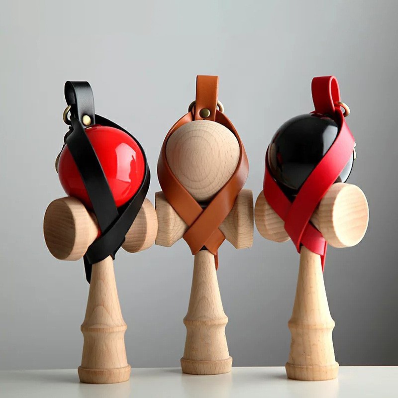 Husa pentru Kendama, Flippy, Husa de Depozitare pentru Kendama, din Piele Ecologica, Catarama cu Agatare pentru Transportare, Model Breloc 8, 12 x 6 cm, Negru Husa pentru Kendama, Flippy, Husa de Depozitare pentru Kendama, din Piele Ecologica, Catarama cu Agatare pentru Transportare, Model Breloc 8, 12 x 6 cm, Negru