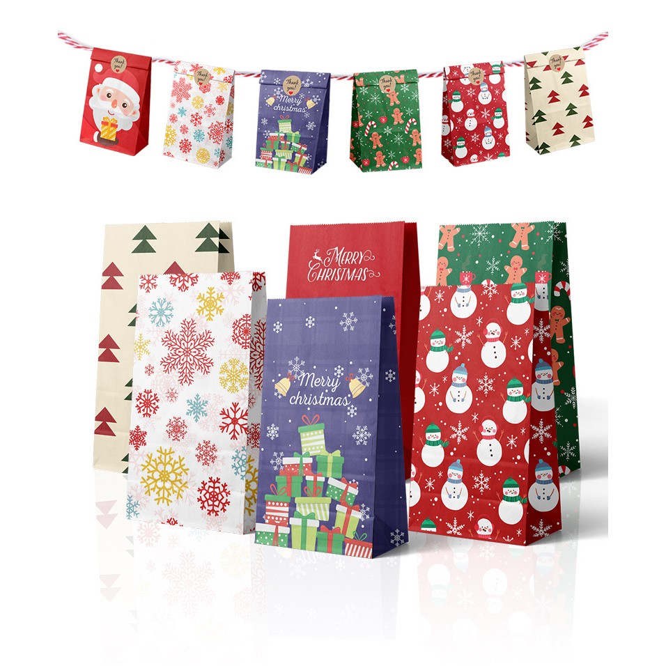 Set 12 Pungi de Cadou, Flippy, Tema Craciun, cu Motive Festive, 12 Stickere Incluse, 22 x 12 x 8 cm, din Hartie, Multicolor