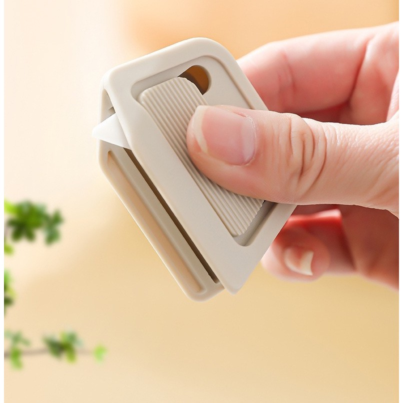 Cutter Portabil, Flippy, din ABS, Magnetic, Lama Ceramica, Autoretractabila, Universal, Alb