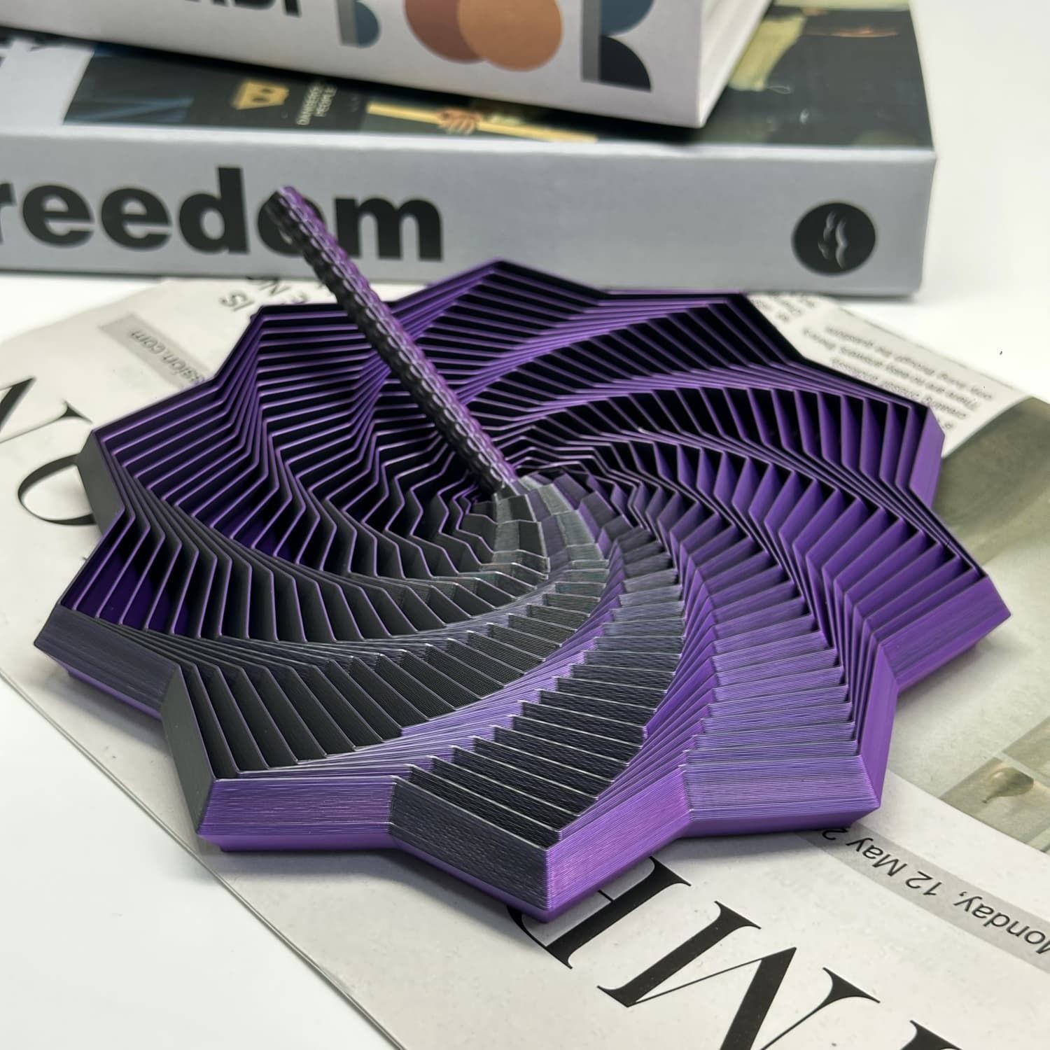 Jucarie Decompresie, Flippy, Model Stea 3D, DuoChrome, Maner Spirala, Turn Magic Geometric, Multiple Forme, Anti-stress, 17 cm, Negru/Violet