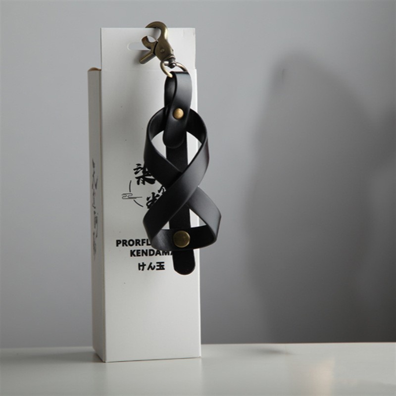 Husa pentru Kendama, Flippy, Husa de Depozitare pentru Kendama, din Piele Ecologica, Catarama cu Agatare pentru Transportare, Breloc 8, 12 x 6 cm, Negru