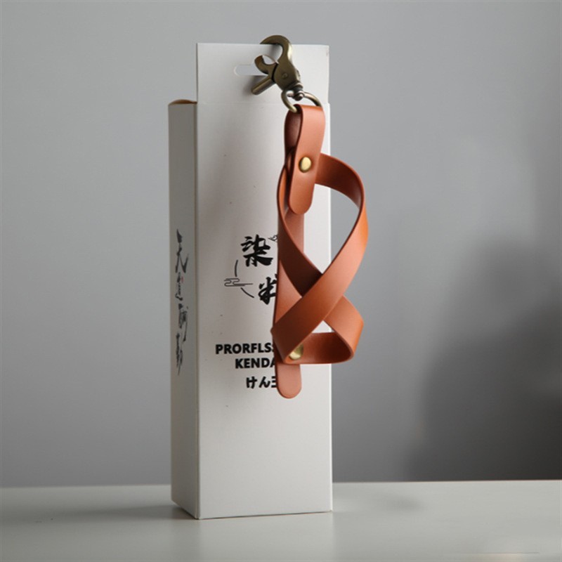 Husa pentru Kendama, Flippy, Husa de Depozitare pentru Kendama, din Piele Ecologica, Catarama cu Agatare pentru Transportare, Breloc 8, 12 x 6 cm, Maro deschis Husa pentru Kendama, Flippy, Husa de Depozitare pentru Kendama, din Piele Ecologica, Catarama cu Agatare pentru Transportare, Breloc 8, 12 x 6 cm, Maro deschis