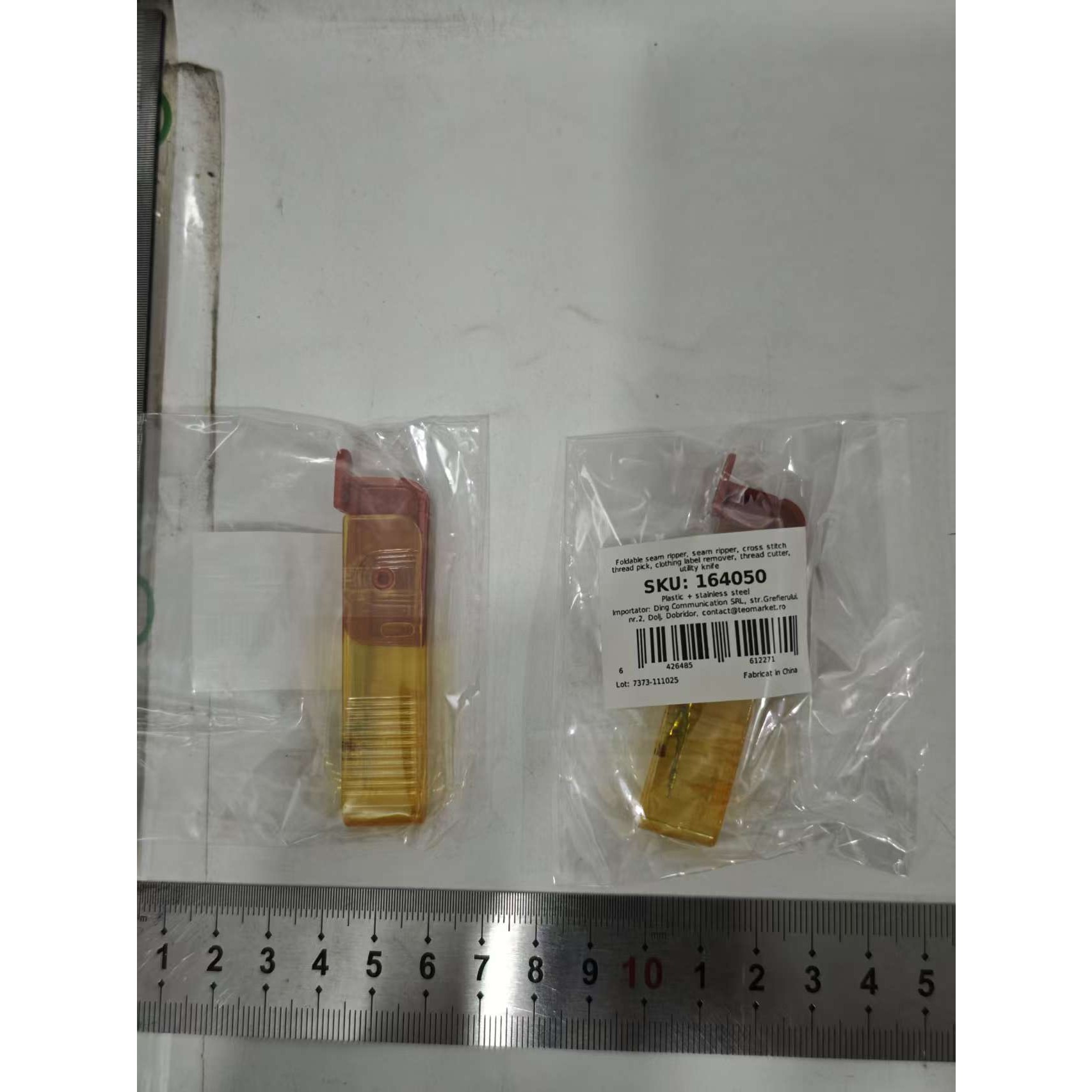 Dispozitiv pentru Descusut, Flippy, Taietor de Etichete, 1.7 x 7 cm, Pliabil, din Plastic, Rosu/Galben