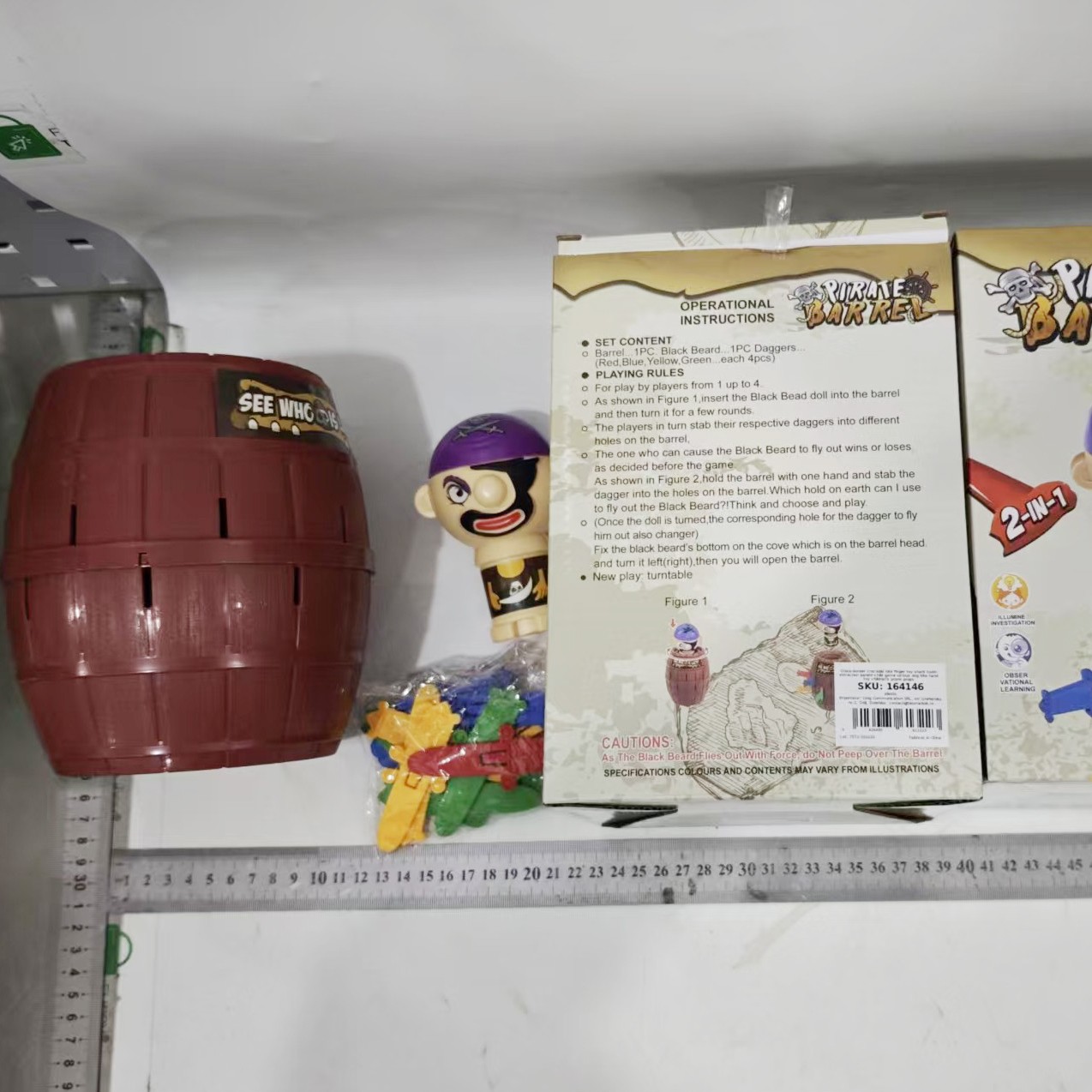 Jucarie interactiva Pirat Saltaret, Flippy, Joc de Grup/Familie, 16 sabii + 1 Pirat, 15.5 x 15.5 x 23 cm Rosu/Maro