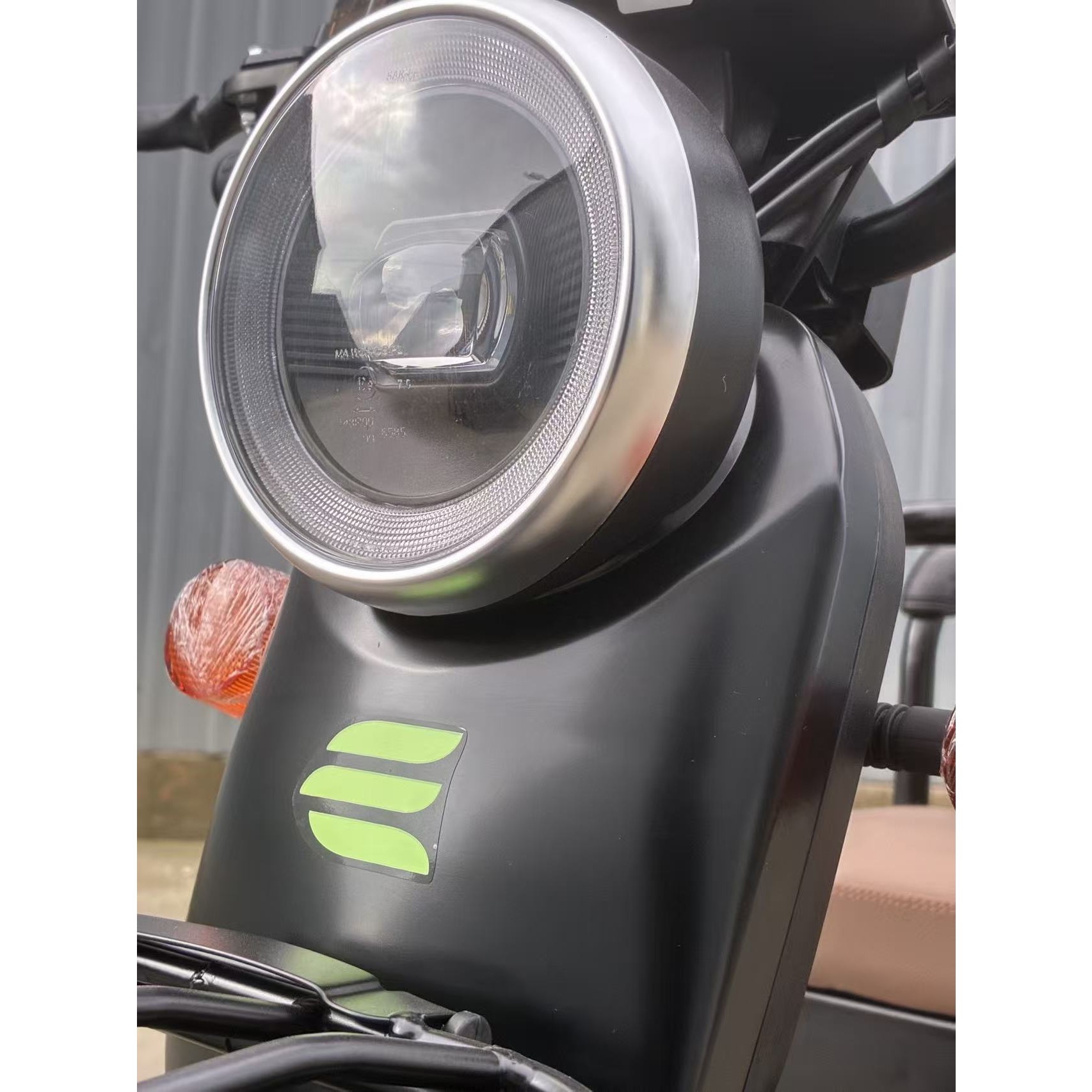 Triciclu Electric V6, Saige, Fara Permis, cu Doua Locuri, Motor 1800W, Baterie 72V24Ah, Autonomie 60km, 220x88x105 cm, Viteza Maxima 25km/h, Negru