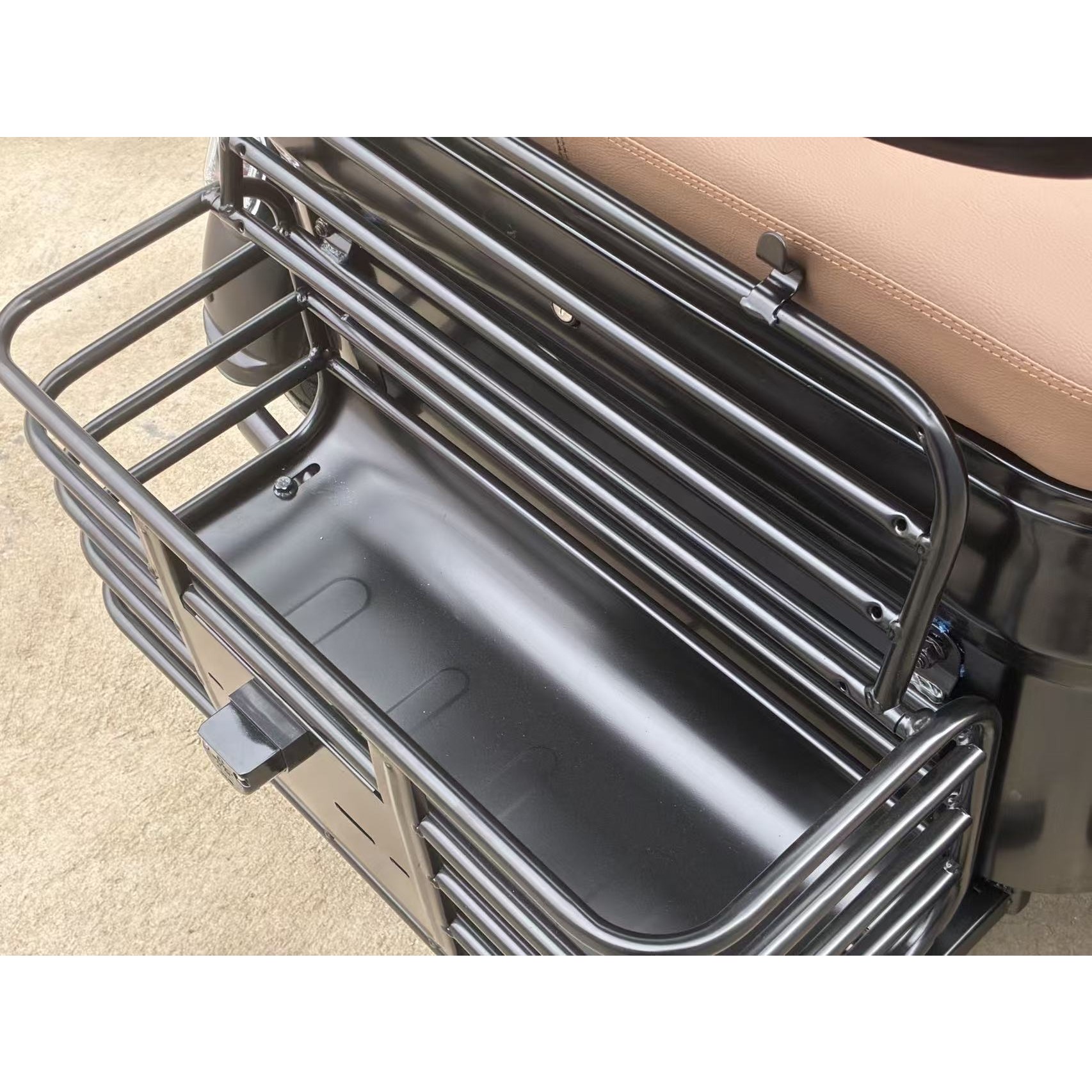 Triciclu Electric V6, Saige, Fara Permis, cu Doua Locuri, Motor 1800W, Baterie 72V24Ah, Autonomie 60km, 220x88x105 cm, Viteza Maxima 25km/h, Negru