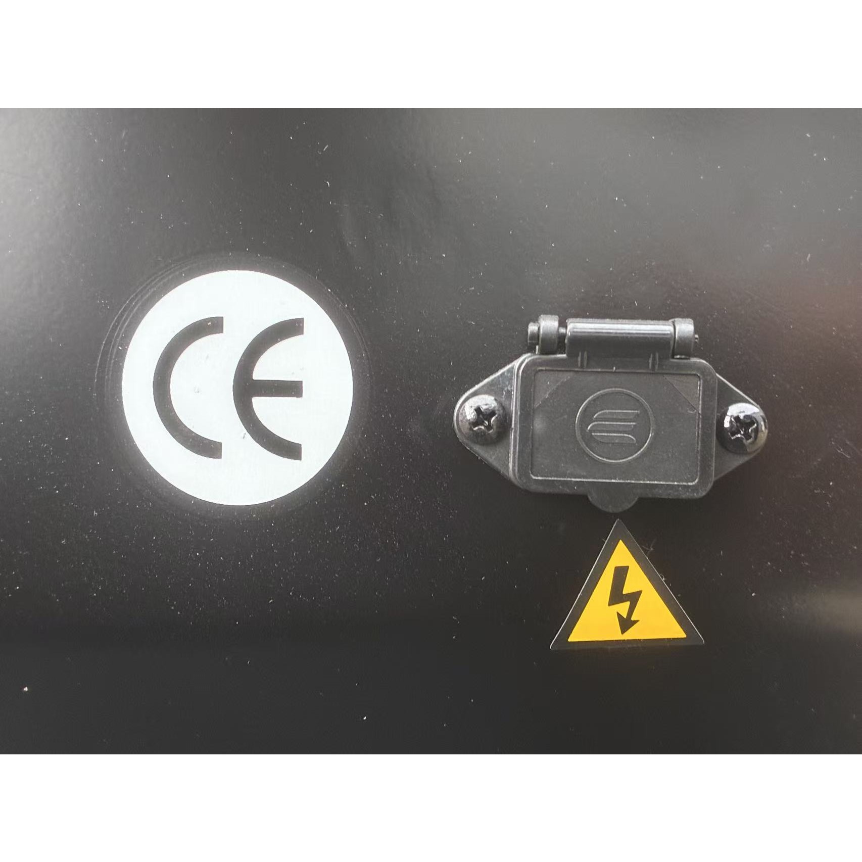 Triciclu Electric V6, Saige, Fara Permis, cu Doua Locuri, Motor 1800W, Baterie 72V24Ah, Autonomie 60km, 220x88x105 cm, Viteza Maxima 25km/h, Negru