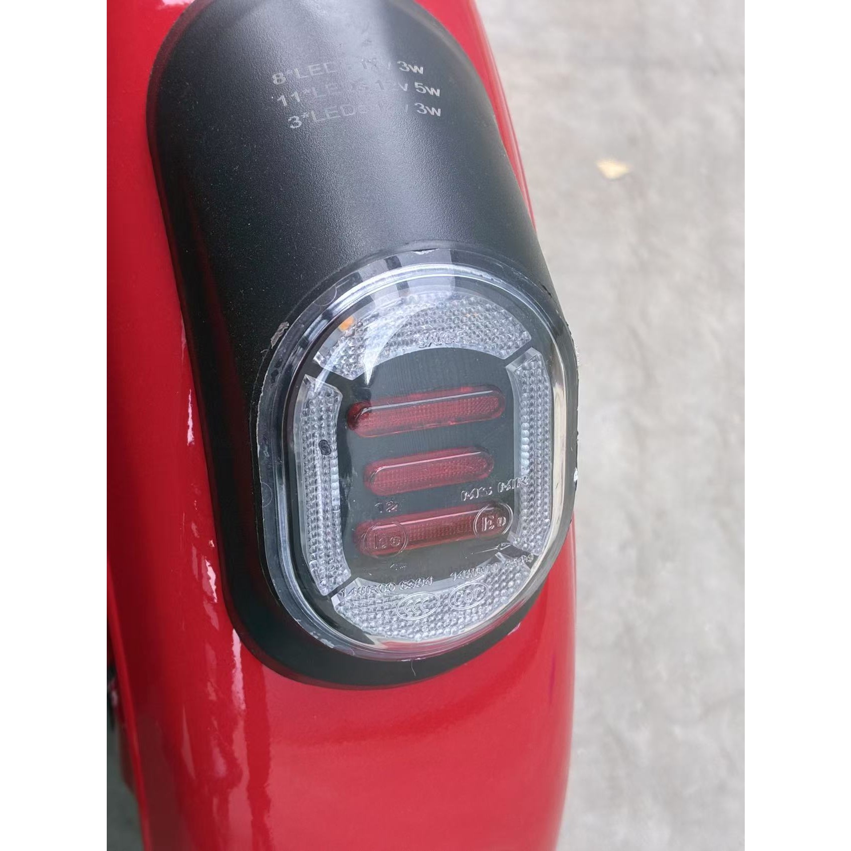 Triciclu Electric V6, Saige, Fara Permis, cu Doua Locuri, Motor 1800W, Baterie 72V24Ah, Autonomie 60km, 220x88x105 cm, Viteza Maxima 25km/h, Rosu