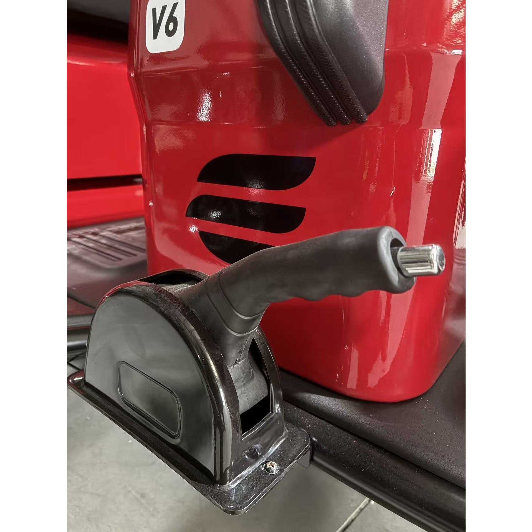 Triciclu Electric V6, Saige, Fara Permis, cu Doua Locuri, Motor 1800W, Baterie 72V24Ah, Autonomie 60km, 220x88x105 cm, Viteza Maxima 25km/h, Rosu