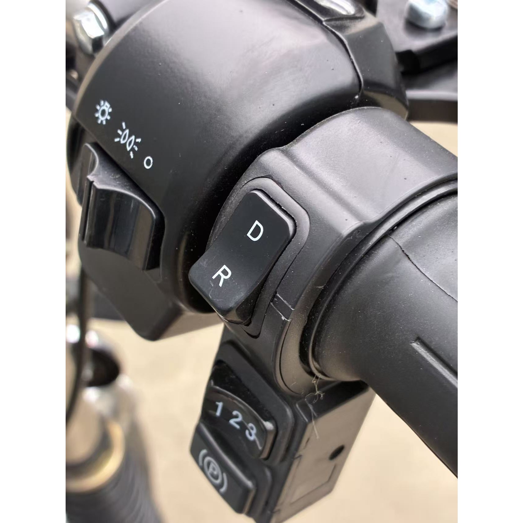 Triciclu Electic de Marfa Chuanqi, Saige, Fara Permis, Motor 1600W, Baterie 72V32Ah, Autonomie 60km, 250x88x115 cm, Viteza Maxima 25km/h, Gri