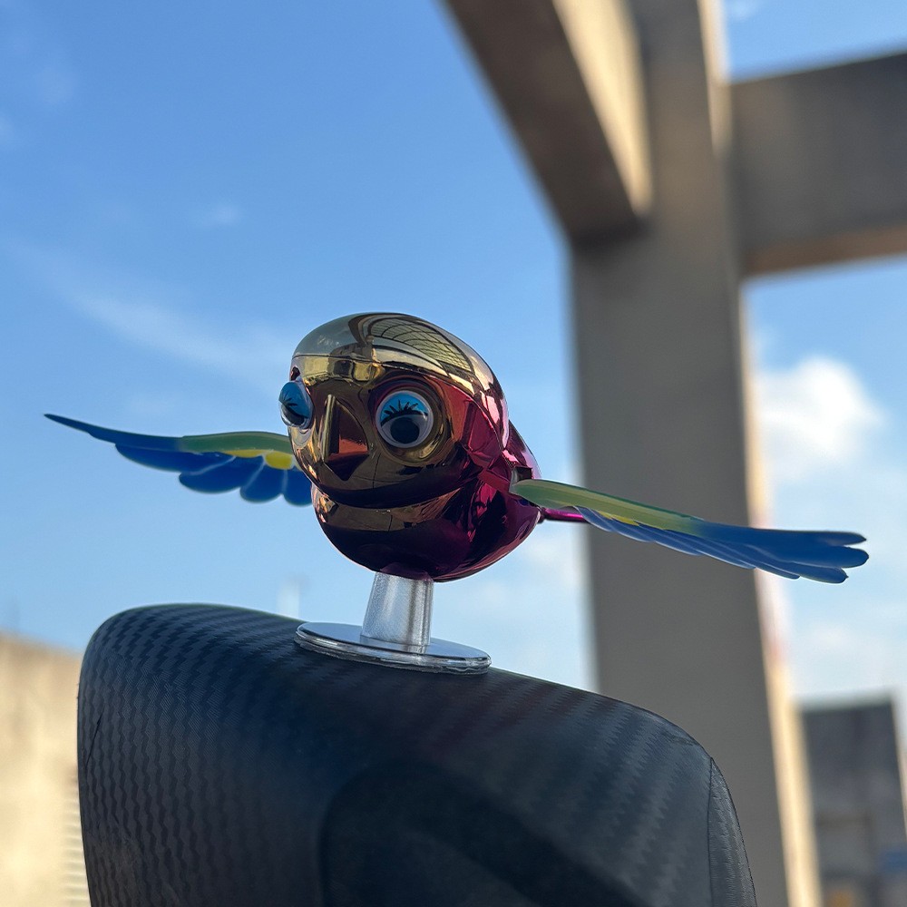 Ornament Decorativ Auto, Flippy, Model Pasare Zburatoare pentru Moto/Auto, din plastic Rezistent, 14.5 x 8 x 5, Mov/Multicolor