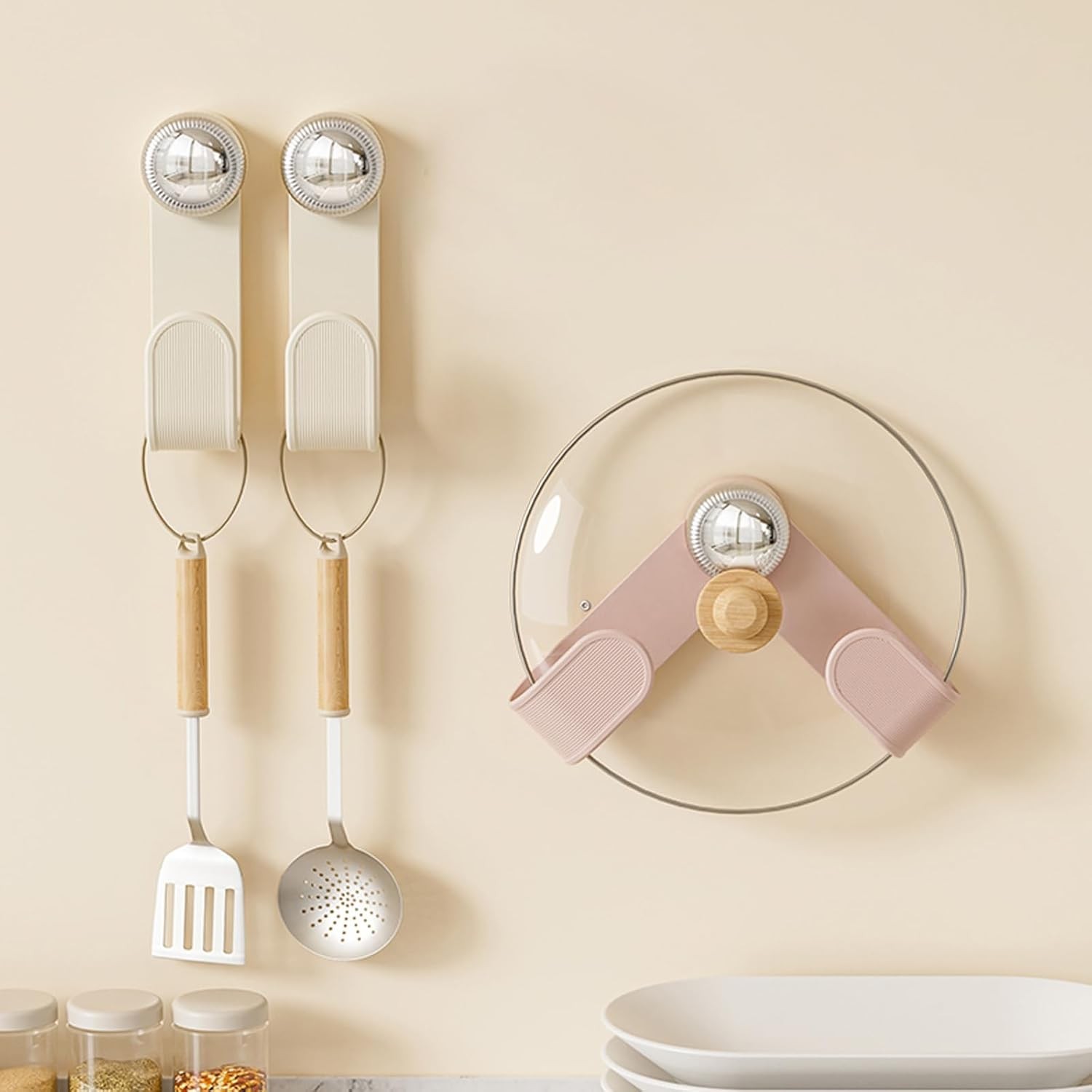 Suport pentru Capace Vase, Flippy, Suport de Depozitare pentru Capacul Oalei in Bucatarie, cu Ventuza, Usor de Montat pe Perete, 19 x 6 x 5 cm, Alb Crem