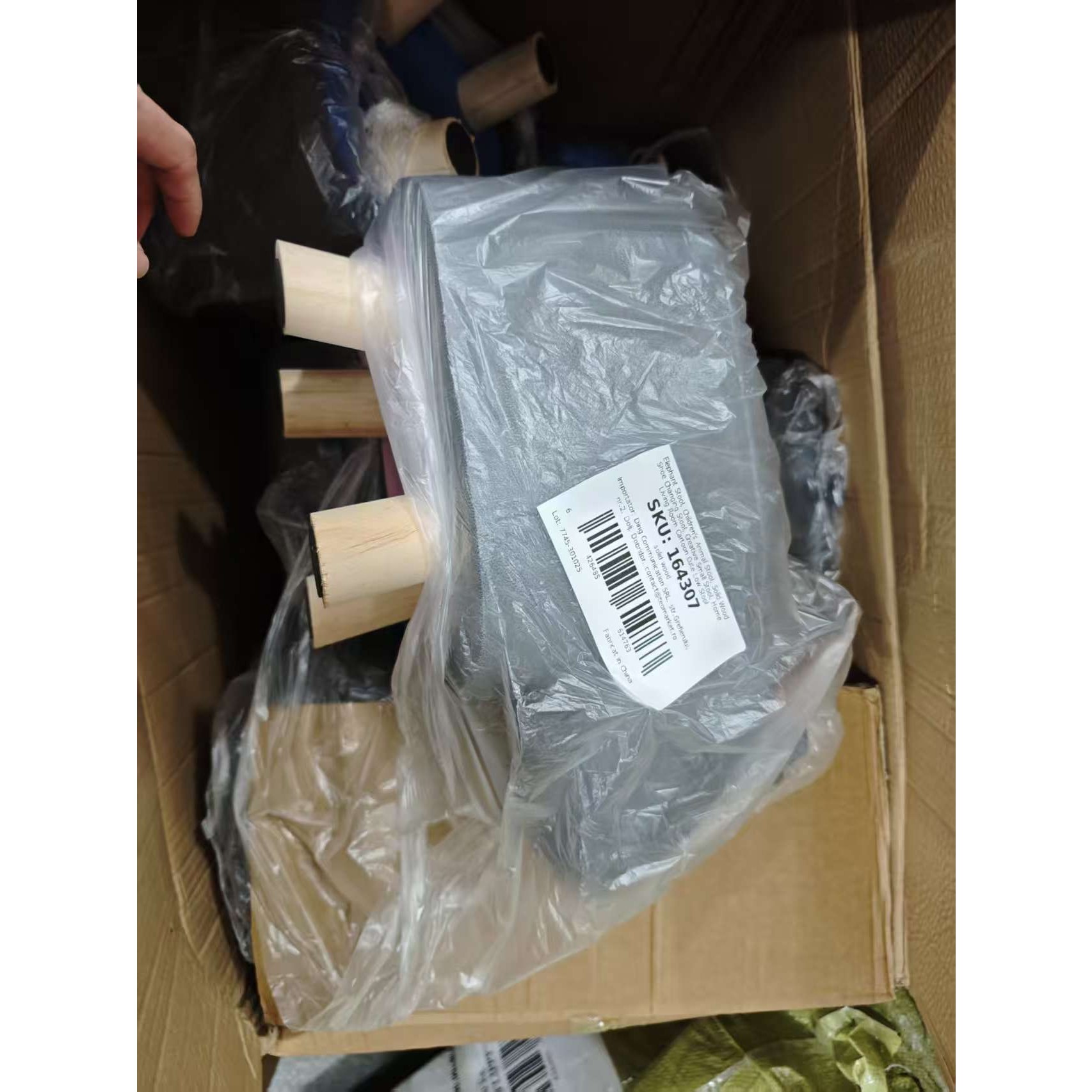 Taburet pentru Copii, Flippy, Scaun Tip Taburet, Model Vacuta, din Lemn Masiv, Scaun pentru Copii, 30 x 25 x 25 cm, Negru