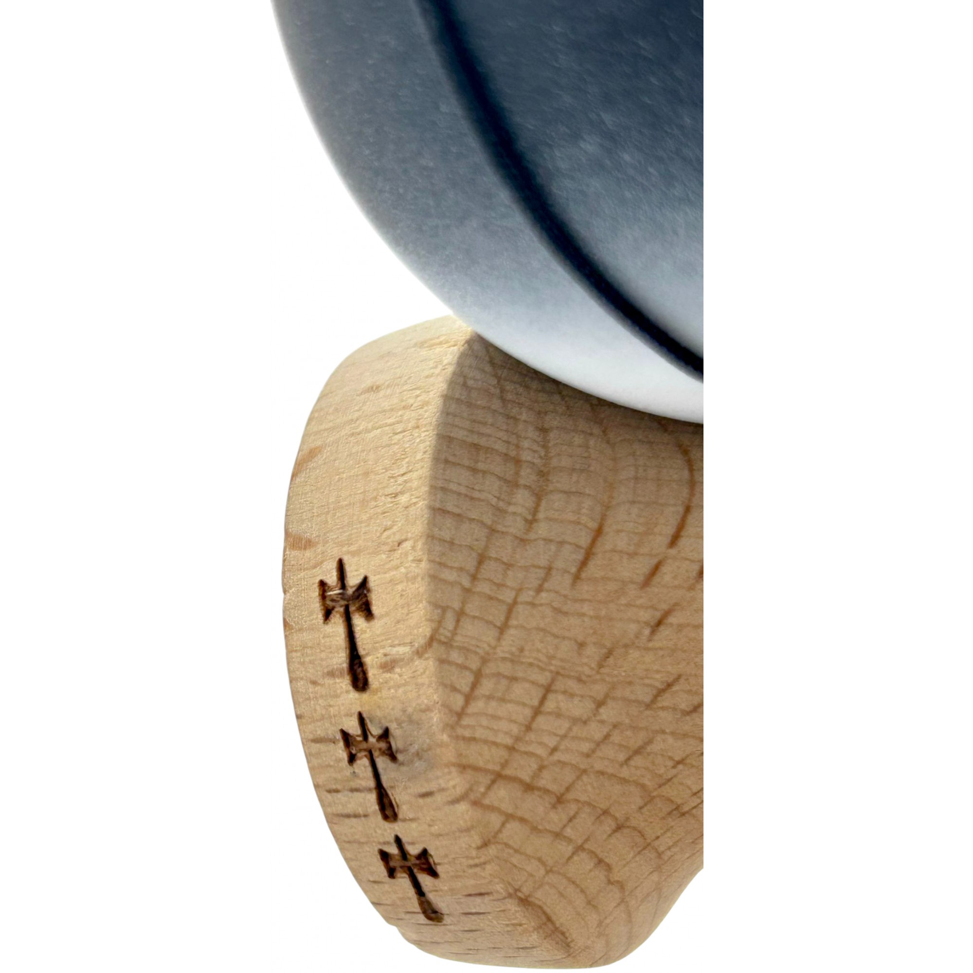 Kendama X Originala, Profesionala, Flippy, Big Cups V2, Rubber Grip cu Cupe Mari, Rulment Metalic cu Ata 55 cm, Gradient Alb/Negru