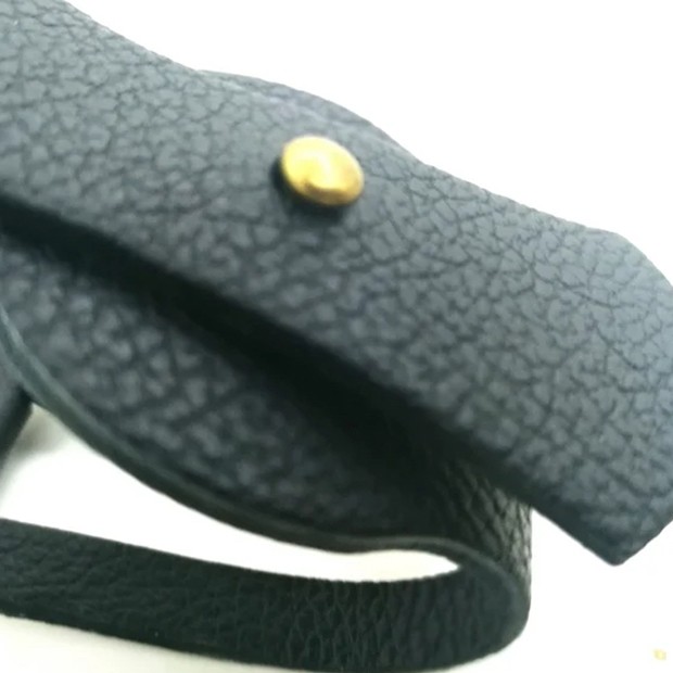 Husa Suport pentru Kendama, Flippy, din Piele Ecologica Rezistenta in Timp, Diametrul 6 cm, Negru