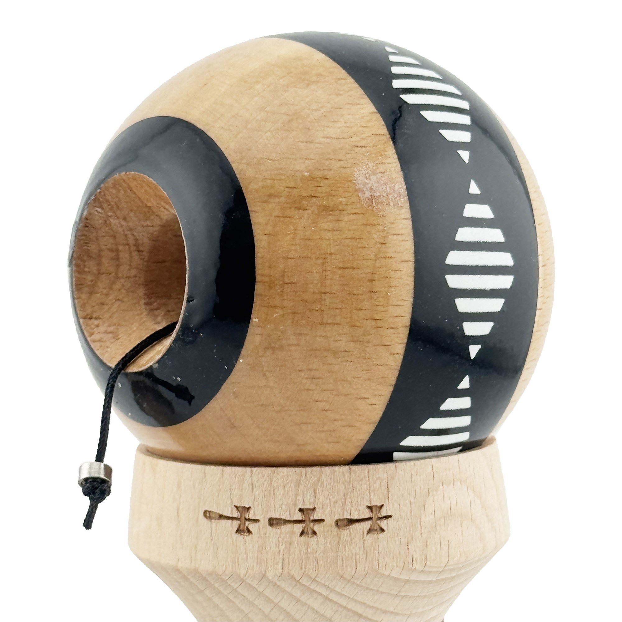 Kendama X Originala FREQUENCY, Profesionala, Flippy, Cupe Mari KING SIZE V3, Super Sticky, Gaura in Baza, Rulment Metalic, din lemn 18 cm, Ata 55 cm, Negru/Maro