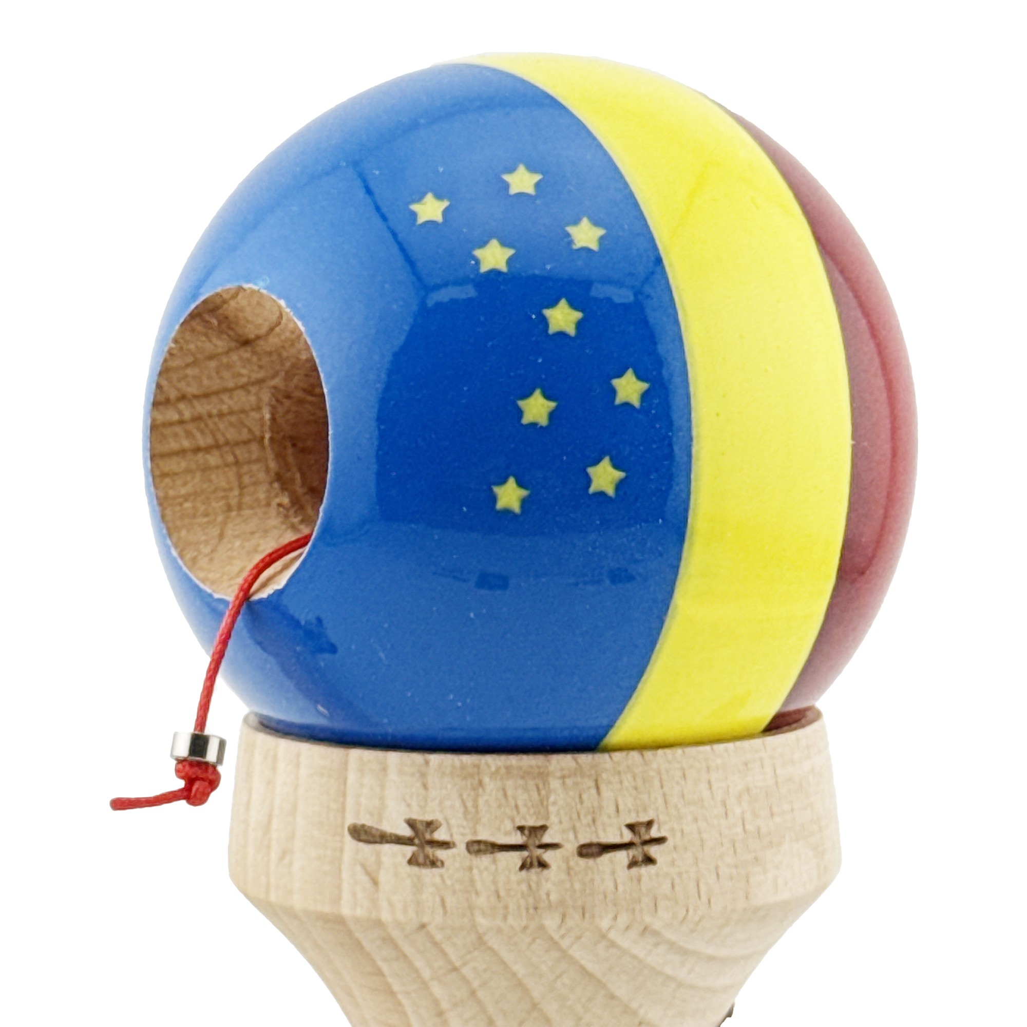 Kendama X Originala, Profesionala, Flippy, Tricolor Edition cu Stele, Super Sticky cu Cupe Mari KING SIZE V3, Rulment Metalic si Gaura in Baza, din Lemn 18 cm, Ata 62/65 cm, Multicolor