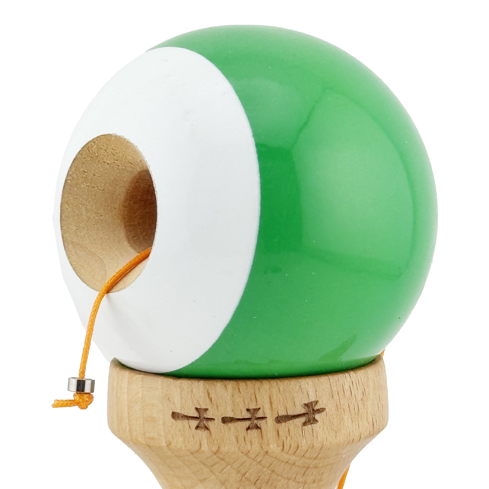 Kendama X Originala, Profesionala, Flippy, Big Cups V2, Super Sticky cu Cupe Mari, din lemn 18 cm, Rulment Metalic cu Ata 55 cm, Verde/Alb