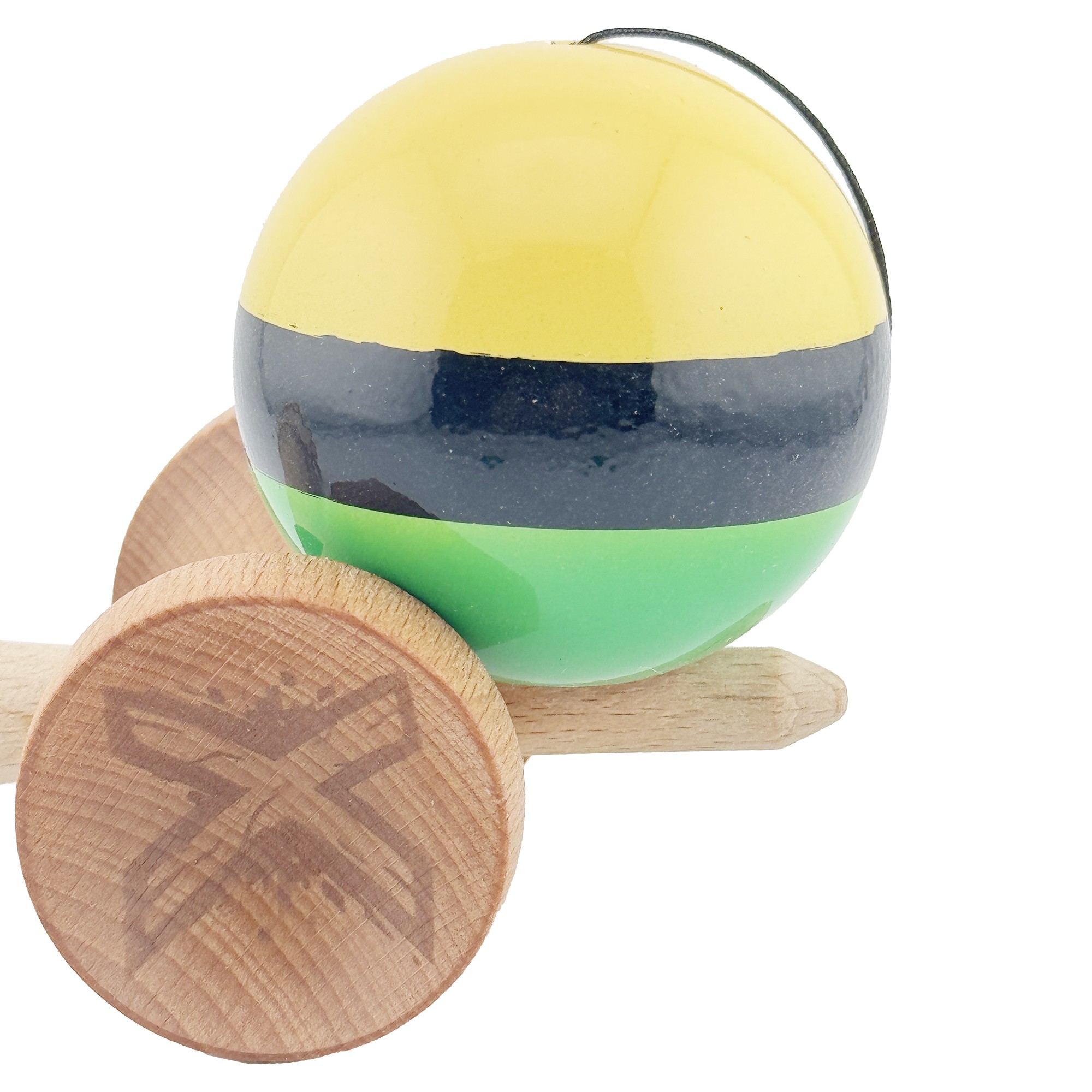 Kendama X Originala, Profesionala, Flippy, Big Cups V2, Super Sticky cu Cupe Mari, din lemn 18 cm, Rulment Metalic cu Ata 55 cm, Galben/Negru/Verde