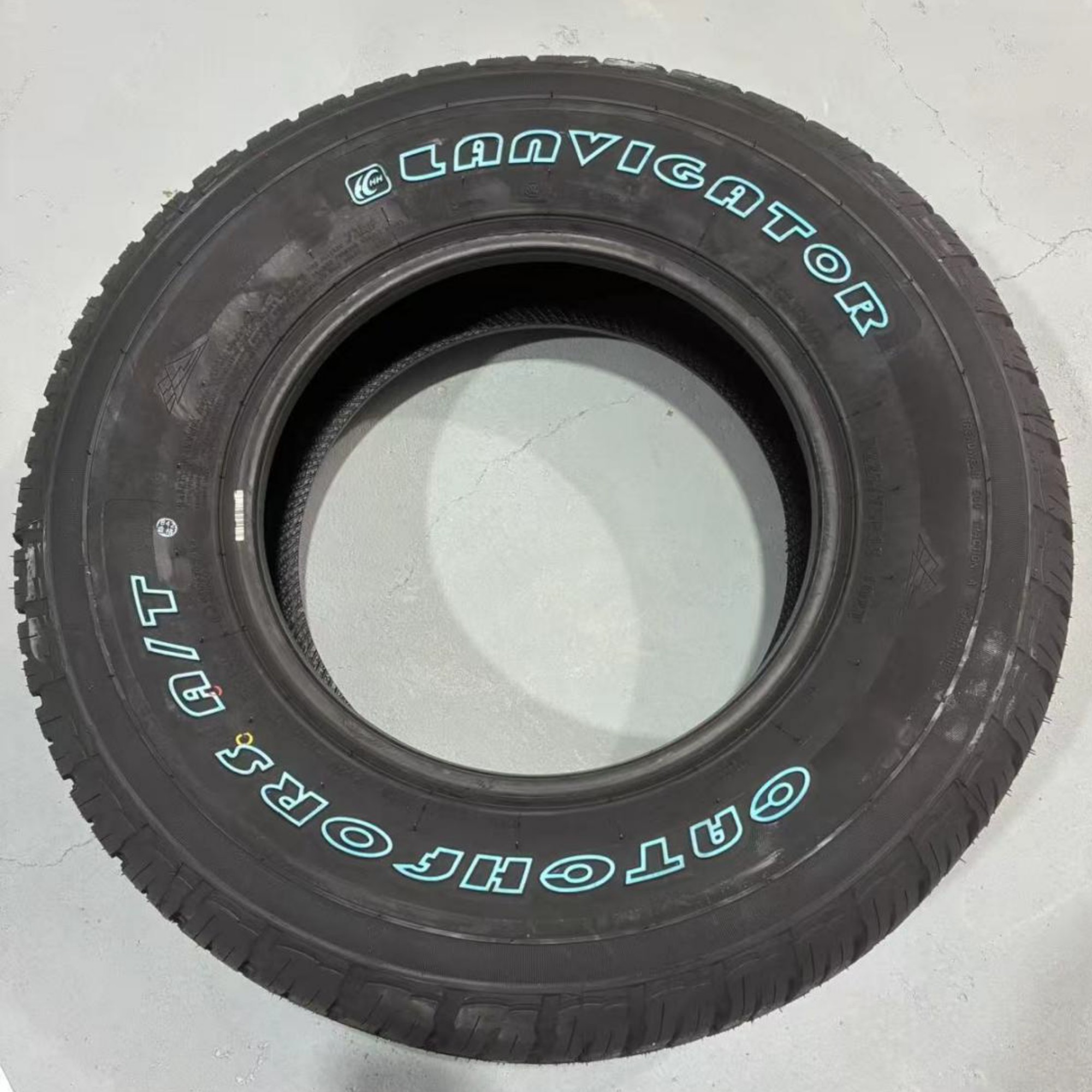 Anvelopa All Terrain LANVIGATOR CATCHFORS A/T P225/75R15 102T, Aderenta, Rezistenta si Control pe Drum si Off-Road