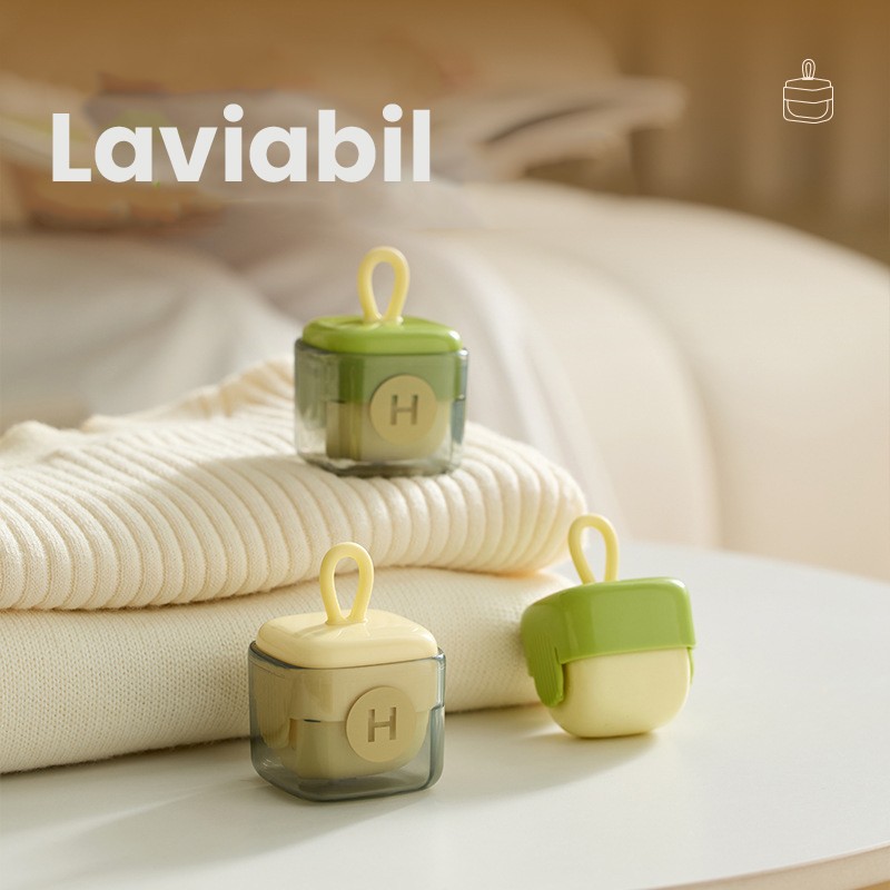 Rola pentru scame, Flippy, Indreptator de Scame Laviabila, forma de Cub din plastic, Portabil si Dragut 6 x 4.3 x 4.3 cm, Alb Crema